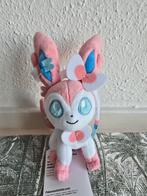 Pokémon Center Sitting Cuties Sylveon plush, Kinderen en Baby's, Speelgoed | Knuffels en Pluche, Ophalen of Verzenden, Nieuw, Overige typen