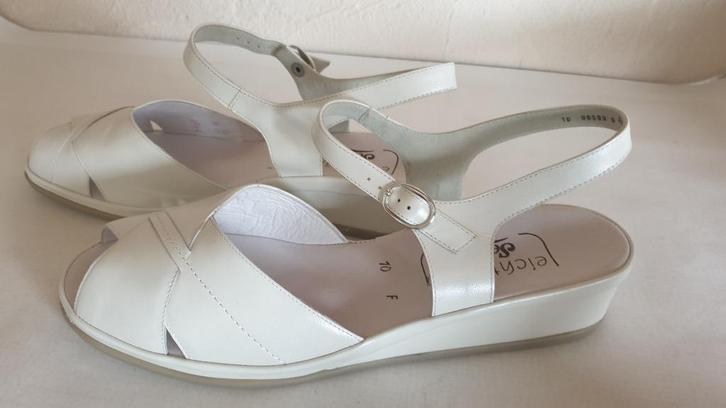 Semler "Nina" lederen sandalen mt 43, Kleding | Dames, Schoenen, Nieuw, Sandalen of Muiltjes, Wit, Ophalen of Verzenden