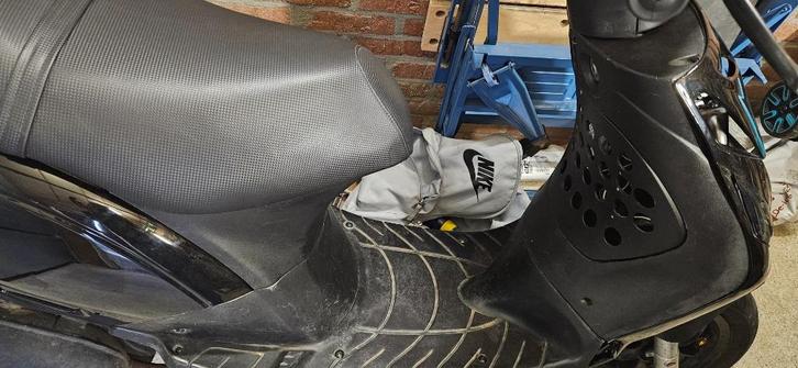 Piaggio Zip 2t, Fietsen en Brommers, Scooters | Piaggio, Gebruikt, Zip, Maximaal 45 km/u, Tweetakt, Ophalen