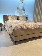 Showroommodel boxspring incl. nachtkastjes met 50% korting!, Ophalen, Bruin, Tweepersoons, Zo goed als nieuw