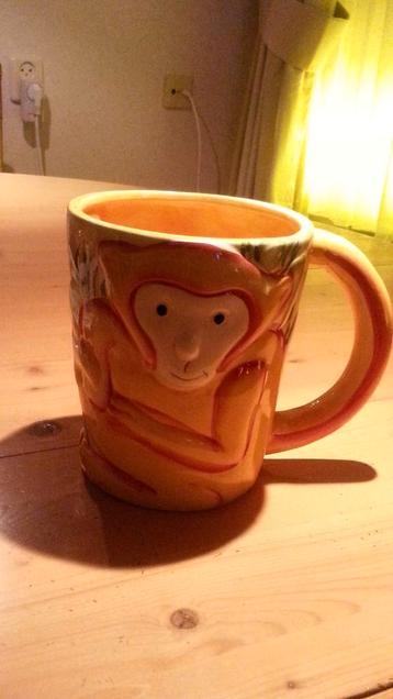 Leuke apenbeker voor de verzamelaar! beschikbaar voor biedingen