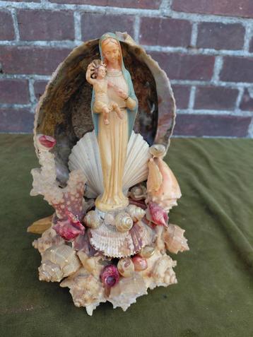 Vintage Mariabeeldje met verlichting en schelpen. beschikbaar voor biedingen