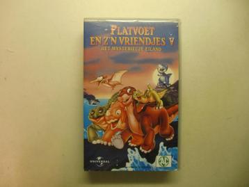 VHS tekenfilm: Platvoet - Het mysterieuze eiland. beschikbaar voor biedingen