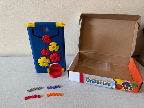 Z.G.A.N. spel: ONDERUIT in de reiseditie van MB, Hobby en Vrije tijd, Gezelschapsspellen | Bordspellen, Zo goed als nieuw, Een of twee spelers