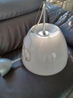 Te koop: 2 grote lampen van melkglas., Huis en Inrichting, Ophalen, Minder dan 50 cm