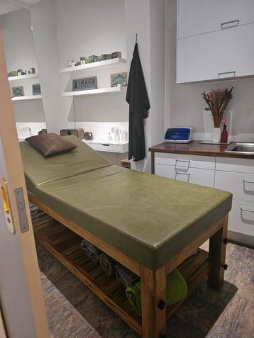 FOR RENT
Treatment room In Amsterdam beschikbaar voor biedingen