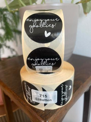 Etiketten stickers (1430 stuks) beschikbaar voor biedingen