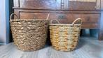 Twee gevlochten verstevigde manden met hengsels, Huis en Inrichting, Mand, Rond, Ophalen of Verzenden, Zo goed als nieuw