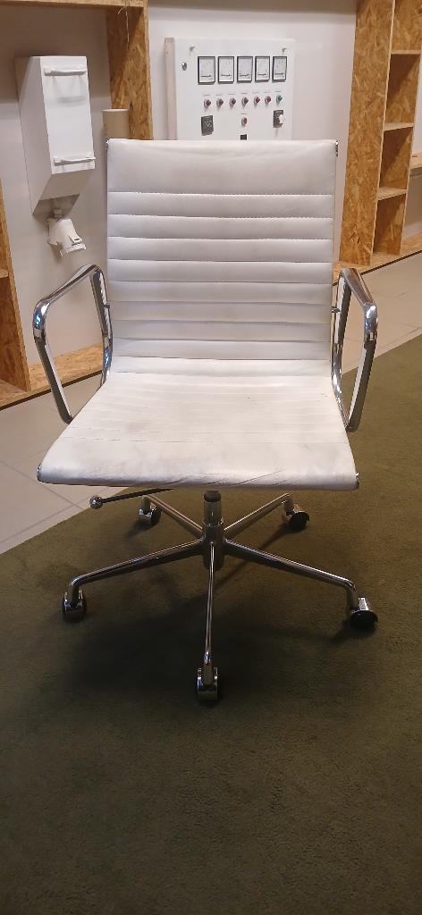 witte Eames-stijl stoelen (replica) 10 stuks., Diversen, Bureau-accessoires, Gebruikt, Ophalen
