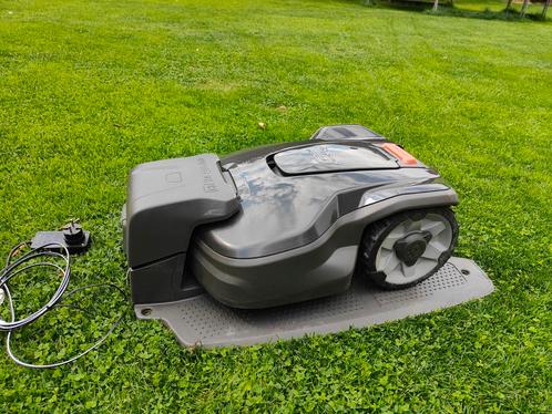 Husqvarna Automower 305 Robotmaaier, Tuin en Terras, Robotmaaiers, Gebruikt, 20 tot 25 cm, Met regensensor, Ophalen of Verzenden