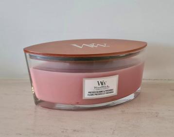 Woodwick Elipse Geurkaars | Pressed Blooms & Patchouli | beschikbaar voor biedingen