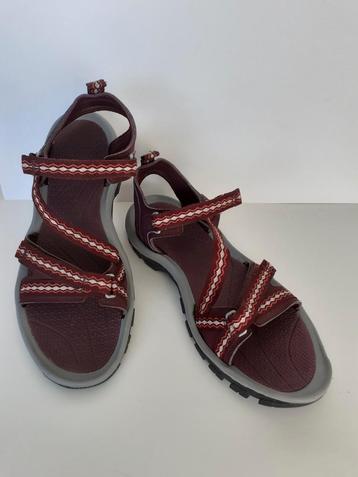 Decathlon Quechua dames sandalen 41 beschikbaar voor biedingen