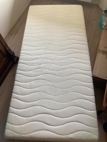 Schuimrubber matras 200 cm x 90 cm  beschikbaar voor biedingen