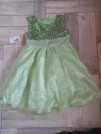 Prachtige, feestelijke, lichtgroene jurk met pailletten, 110, Ophalen of Verzenden, Zo goed als nieuw, Meisje, Jurk of Rok