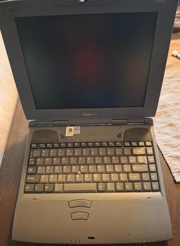 Toshiba Satellite 2550CDT met Windows 98, Computers en Software, Overige Computers en Software, Niet werkend, Ophalen of Verzenden