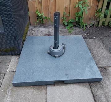 Parasolvoet graniet groot 80 x 80 x 5 cm heel stevig  beschikbaar voor biedingen