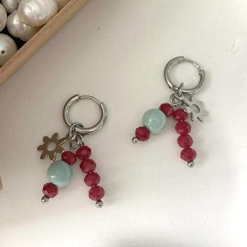 Stalen oorringen met kralen hangers rode facet glaskraal, Sieraden, Tassen en Uiterlijk, Oorbellen, Nieuw, Hangers, Overige materialen