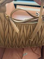 Miu Miu Beige Handtas, Sieraden, Tassen en Uiterlijk, Tassen | Damestassen, Ophalen of Verzenden, Zo goed als nieuw, Beige, Handtas