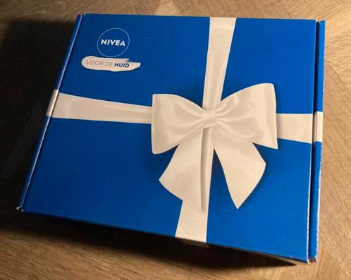 Cadeaubox met 6 (Nivea) producten, Sieraden, Tassen en Uiterlijk, Uiterlijk | Lichaamsverzorging, Nieuw, Ophalen of Verzenden