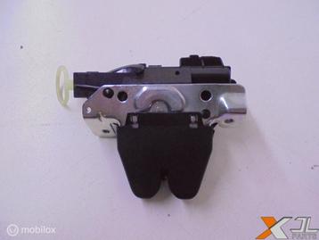 E-KLASSE W213 KOFFERSLOT  A1777500085 A0997501800 NIEUW beschikbaar voor biedingen