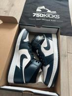 Nike Air Jordan 1 Mid Armory Navy Dark Teal Maat EU45,5 - 45, Kleding | Heren, Schoenen, Overige kleuren, Verzenden, Sneakers of Gympen
