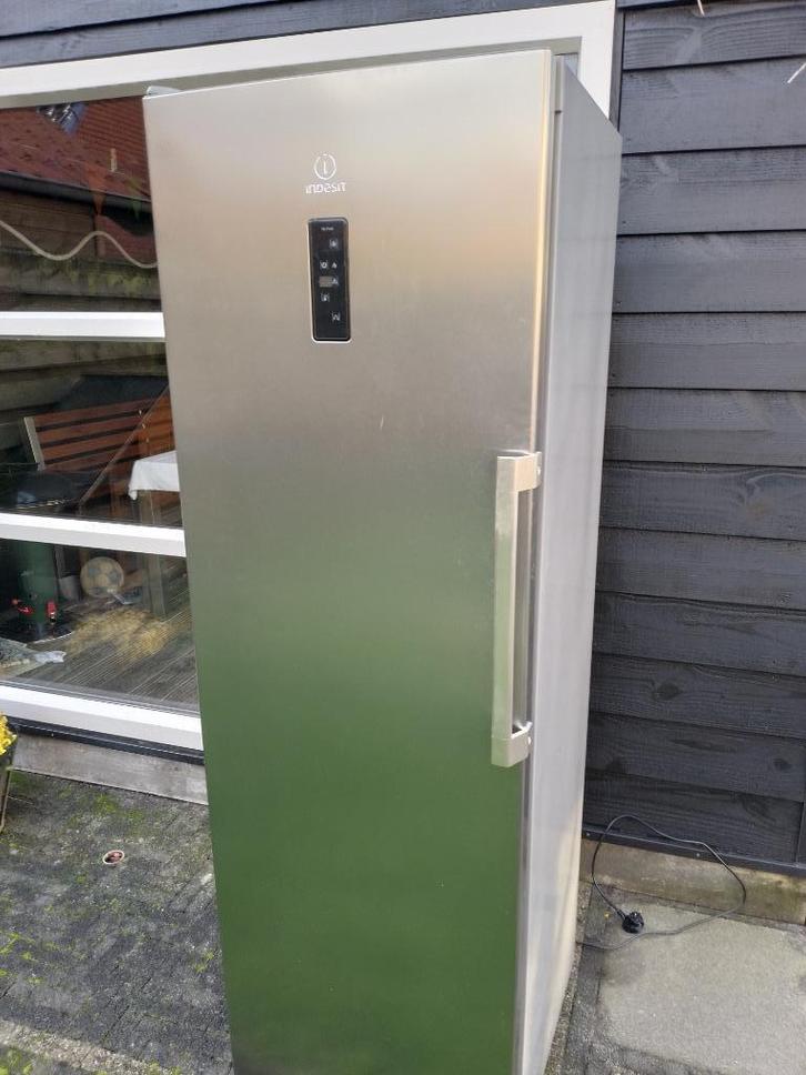 Vriezer 7ldg Indesit No-frost vrieskast jong gebruikt, Witgoed en Apparatuur, Vriezers en Diepvrieskisten, Zo goed als nieuw, Vrijstaand