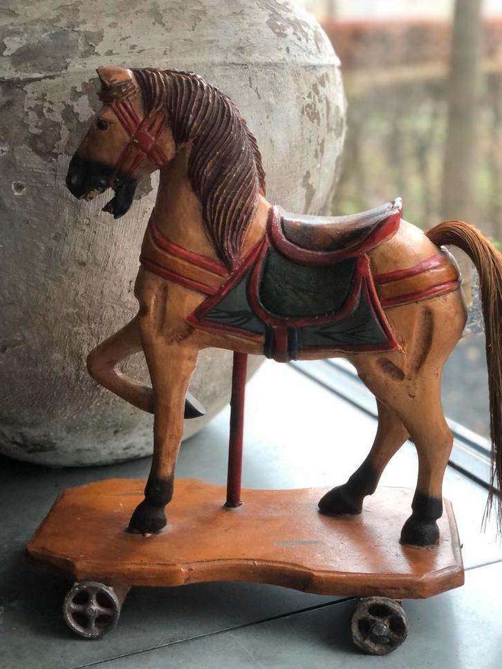 Hiuten carousel paard op wielen sober sleets imperfect, Antiek en Kunst, Curiosa en Brocante, Ophalen of Verzenden