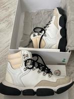 Moncler Dames Schoenen - Nieuwstaat, Ophalen of Verzenden, Zo goed als nieuw, Wit, Sneakers of Gympen