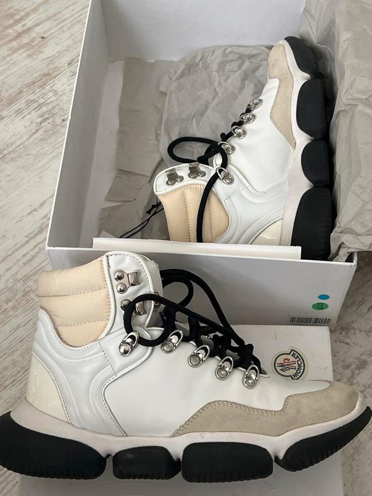 Moncler Dames Schoenen - Nieuwstaat, Kleding | Dames, Schoenen, Zo goed als nieuw, Sneakers of Gympen, Wit, Ophalen of Verzenden