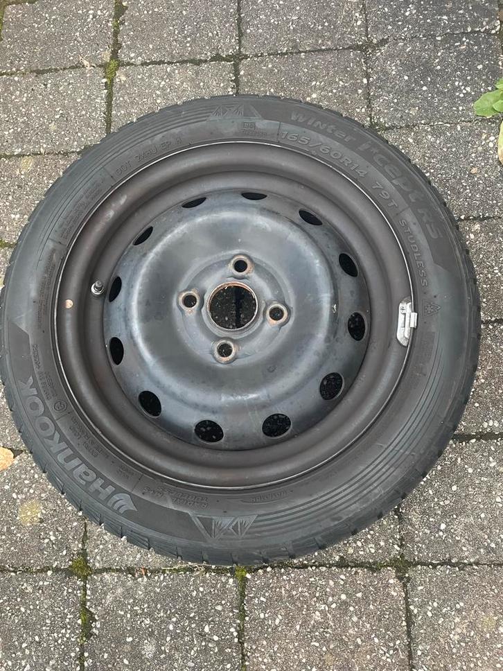 Kia Picanto Winterbanden op stalen velg - Nieuwstaat!, Auto-onderdelen, Banden en Velgen, Banden en Velgen, Winterbanden, 14 inch