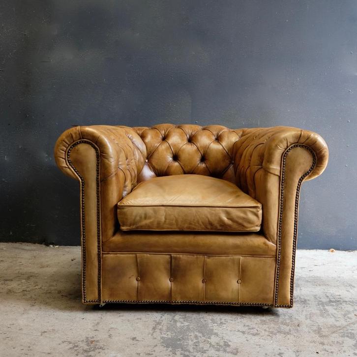 origineel Engelse vintage Chesterfield fauteuil, Huis en Inrichting, Fauteuils, Gebruikt, Leer, 75 tot 100 cm, Minder dan 75 cm