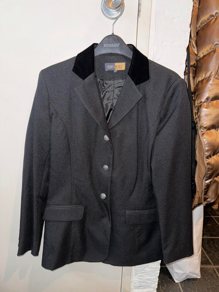 Harry’s horse wedstrijdjasje zwart paardrijden maat 176, Dieren en Toebehoren, Paardrijkleding, Ophalen of Verzenden, Zo goed als nieuw