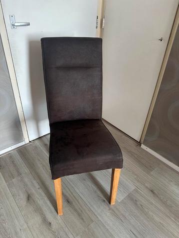 4 mooie Eetkamerstoel beschikbaar voor biedingen