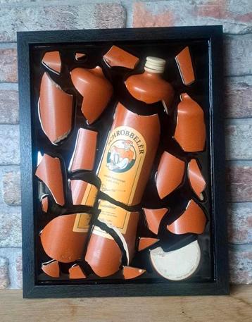 Schrobbelèr fles verwerkt in een lijst met Epoxy  beschikbaar voor biedingen