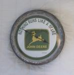 "John Deere" wandklok. Vintage zink look. Runs like a Deere, Ophalen of Verzenden, Nieuw, Analoog, Wandklok