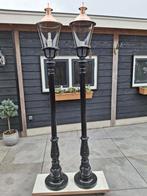 Twee identieke buiten lantaarns met koperen kap, echt glas, Ophalen of Verzenden, Netvoeding, 50 tot 250 watt, Wandlamp