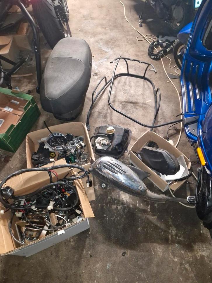 Scooter gy6 onderdelen. Compleet Blok aanwezig, Fietsen en Brommers, Brommers | Tomos, Zo goed als nieuw, Overige modellen, Ophalen of Verzenden