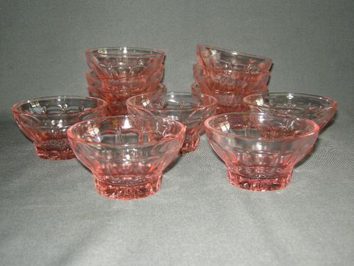 Oud rose glas, 11 schaaltjes, Antiek en Kunst, Antiek | Glas en Kristal, Ophalen of Verzenden