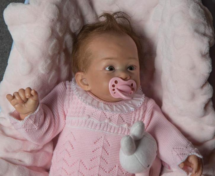 Schattig reborn meisje Zippy van Nicolet José., Verzamelen, Poppen, Nieuw, Babypop, Levensecht of Reborn, Ophalen of Verzenden