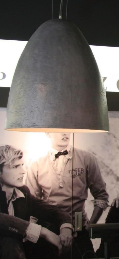 2x Merk Kunstlicht, Bullit 60 hanglamp betonlook metallook, Huis en Inrichting, Lampen | Hanglampen, Zo goed als nieuw, 50 tot 75 cm
