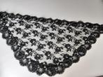 prachtige brocante zwarte kanten Mantilla ( hoofddoek)., Ophalen of Verzenden, Dames