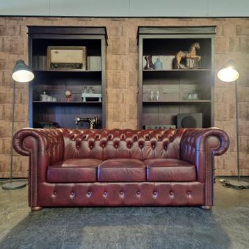 Originele Chesterfield bank 3-zits cloudy rood beschikbaar voor biedingen