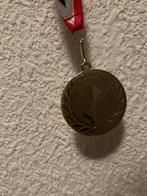 Mooie Metalen Medaille - Cadeau!, Verzamelen, Speldjes, Pins en Buttons, Ophalen of Verzenden, Zo goed als nieuw, Sport, Speldje of Pin