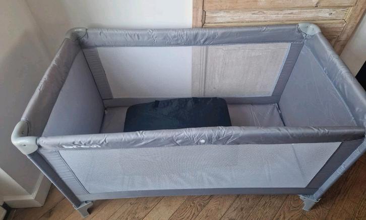 Campingbedje reisbedje box Brevi, inklapbaar, in draagtas, Kinderen en Baby's, Babywiegjes en Ledikanten, Zo goed als nieuw, Reisbedje