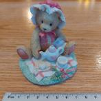 Schattig Beertje met Theeservies Figuur, Verzamelen, Beelden en Beeldjes, Ophalen of Verzenden, Zo goed als nieuw, Dier