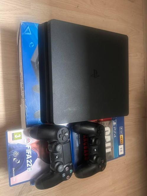 PS4 Slim 1TB, Spelcomputers en Games, Spelcomputers | Sony PlayStation 4, Zo goed als nieuw, Slim, 1 TB, Met 2 controllers, Met games