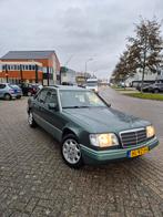 Mercedes-Benz E-Klasse 2.2 E220 Sedan AUT E2 1994 Groen, Auto's, Mercedes-Benz, 74 €/maand, Zwart, Sedan, 149 pk