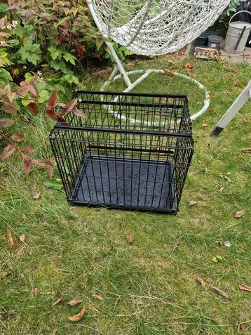Kleine hondenbench (of katten) beschikbaar voor biedingen