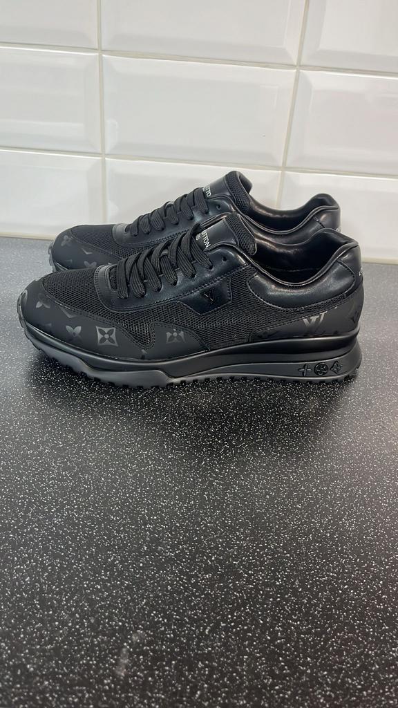 Zwarte Louis Vuitton Sneakers - 43, Zwart, Nieuw, Ophalen of Verzenden, Sneakers of Gympen