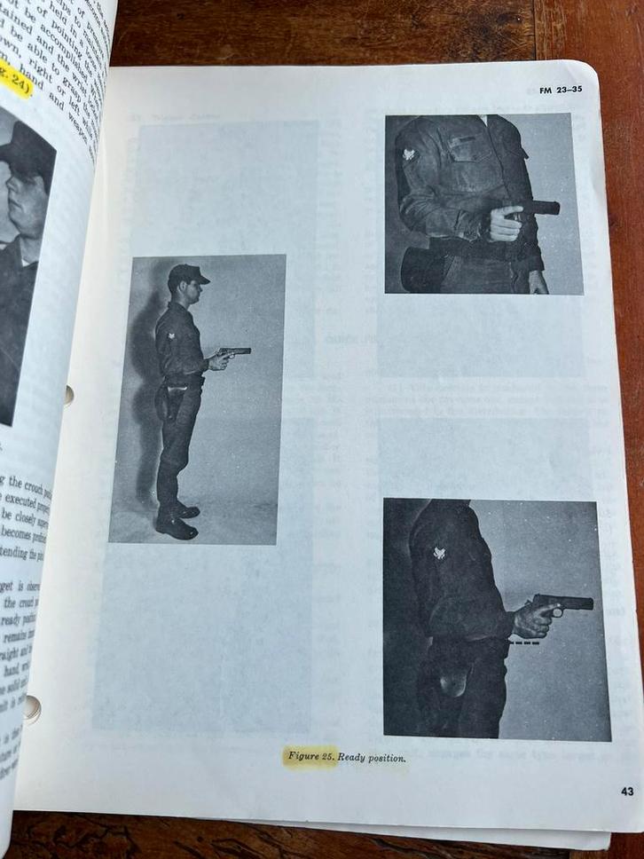 Amerikaans voorschrift .45 colt pistool revolver vietnam, Verzamelen, Militaria | Algemeen, Landmacht, Embleem of Badge, Nederland